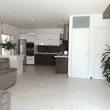 Apartment Fronte Mare Con Giardino *