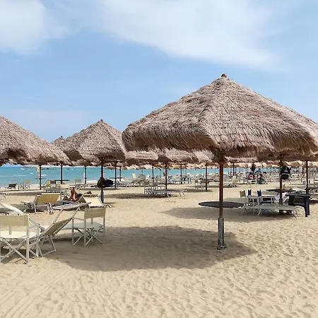 Fronte Mare Con Giardino